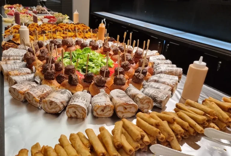 אומנות האירוח פתרונות הקולינריים המנצחים לאירועים